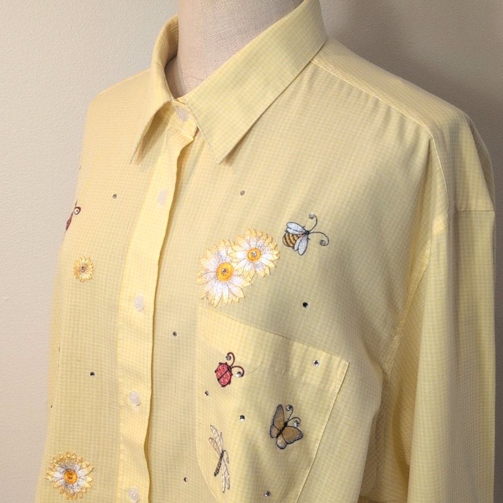 Vintage Gingham button up embroidered ladybugs, flowers, bees, dragonflies. PXL. - Picture 3 of 11